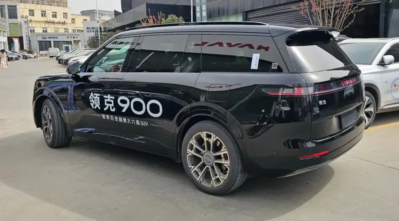 Lynk & Co 900 - 4