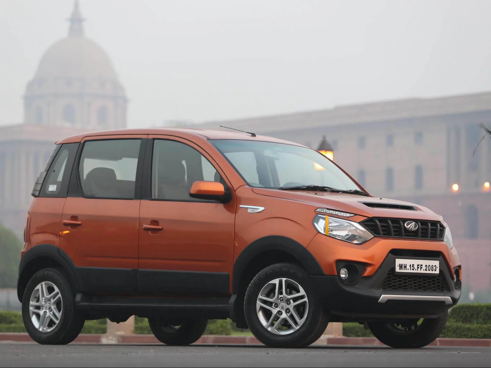 Mahindra NuvoSport NuvoSport