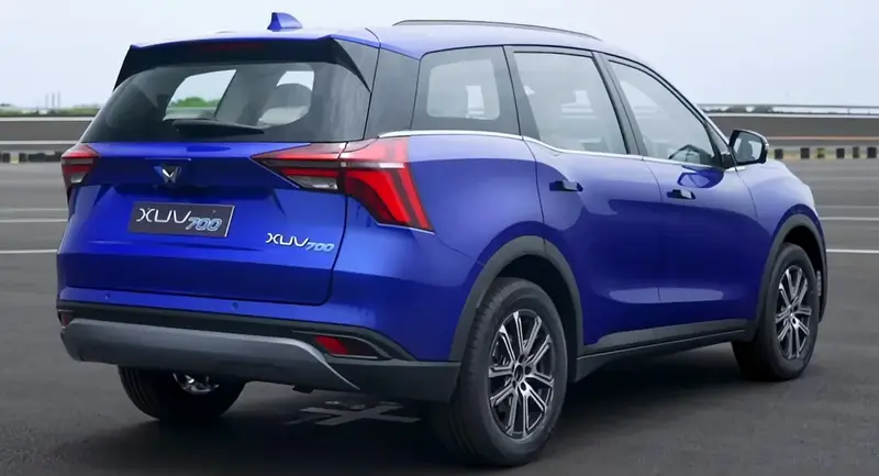 Mahindra XUV700 - 2