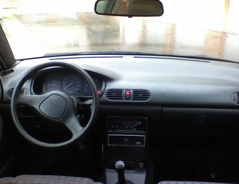 Mazda 121 121 II 1.3 16V (54 bg) - görsel 5