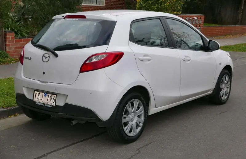 Mazda 2 2 II 1.3i (84 bg) - görsel 2