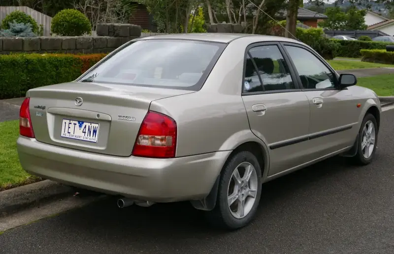Mazda 323 - 2