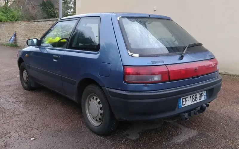 Mazda 323 - 2