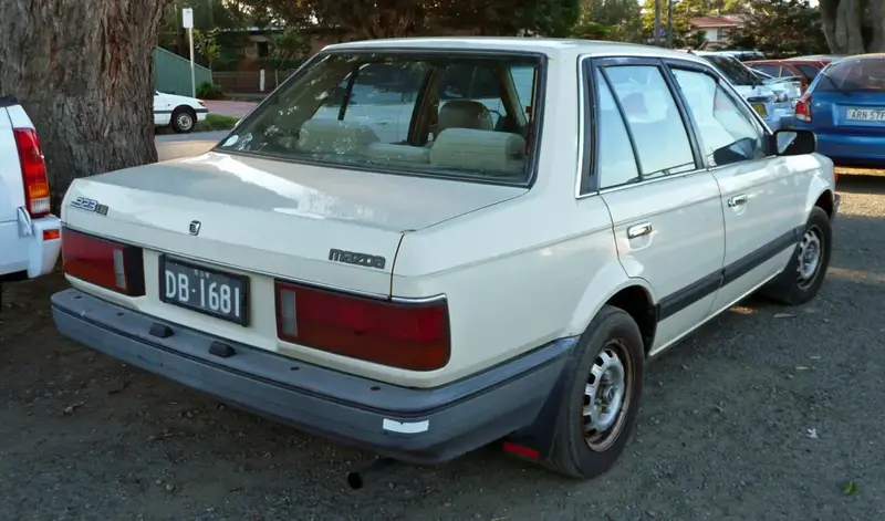 Mazda 323 - 2
