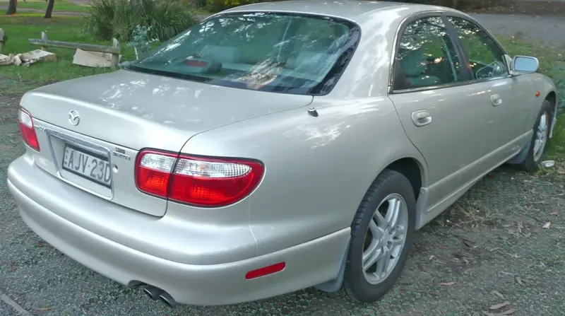 Mazda Eunos 800 Eunos 800 2.3 i V6 24V (220 bg) - görsel 2