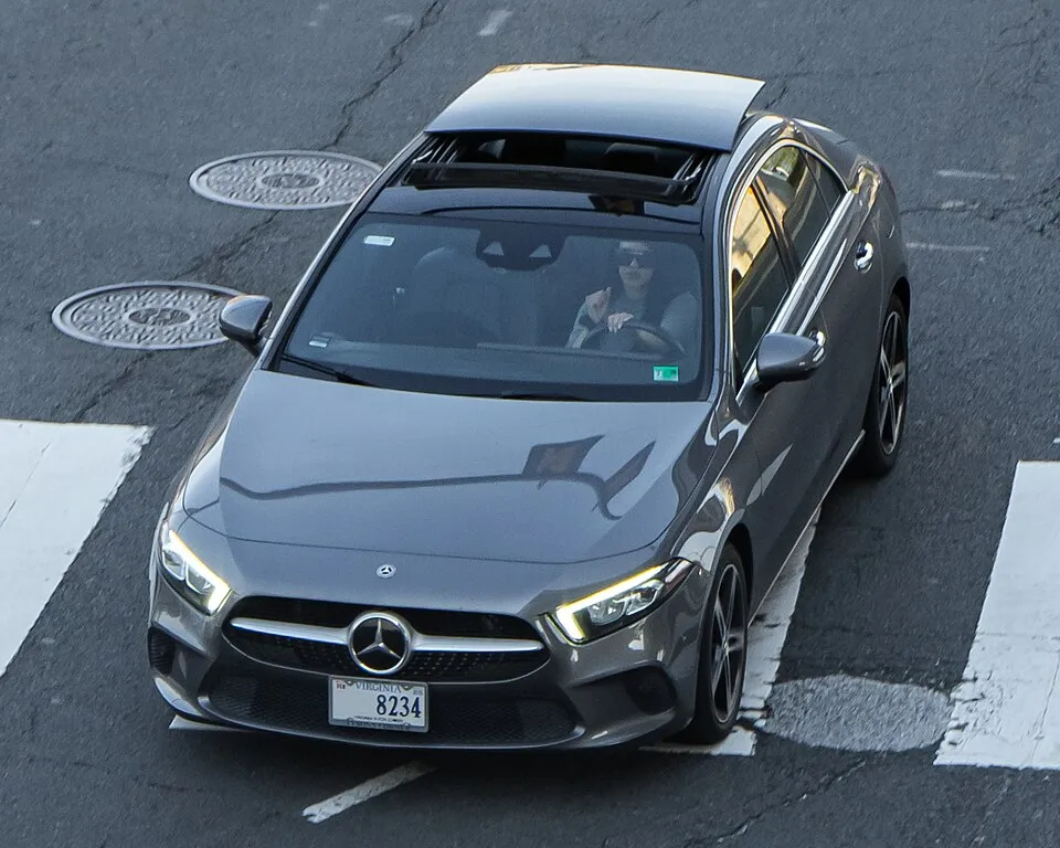 Mercedes-Benz 4