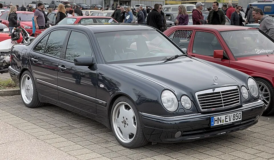 Mercedes-Benz E-Serisi - 2