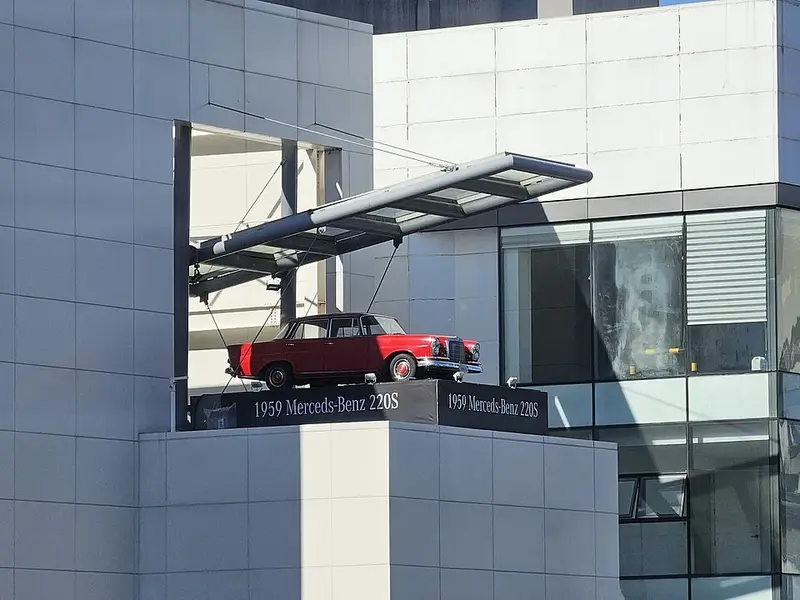 Mercedes-Benz Fintail - 2