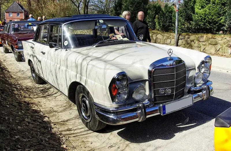 Mercedes-Benz Fintail - 4