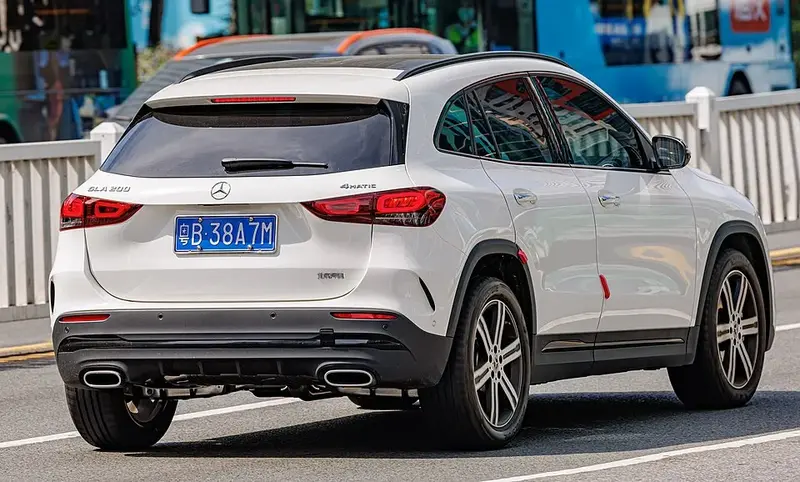Mercedes-Benz GLA - 5