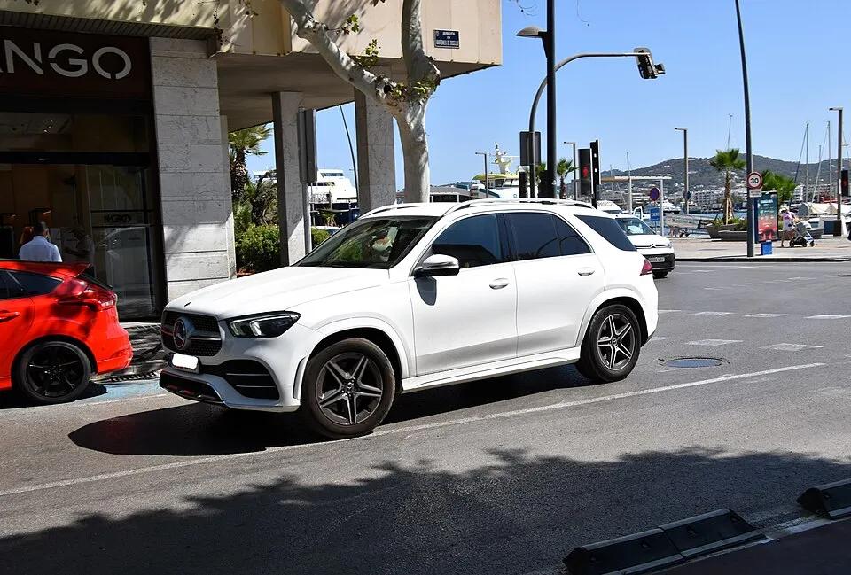 Mercedes-Benz 4