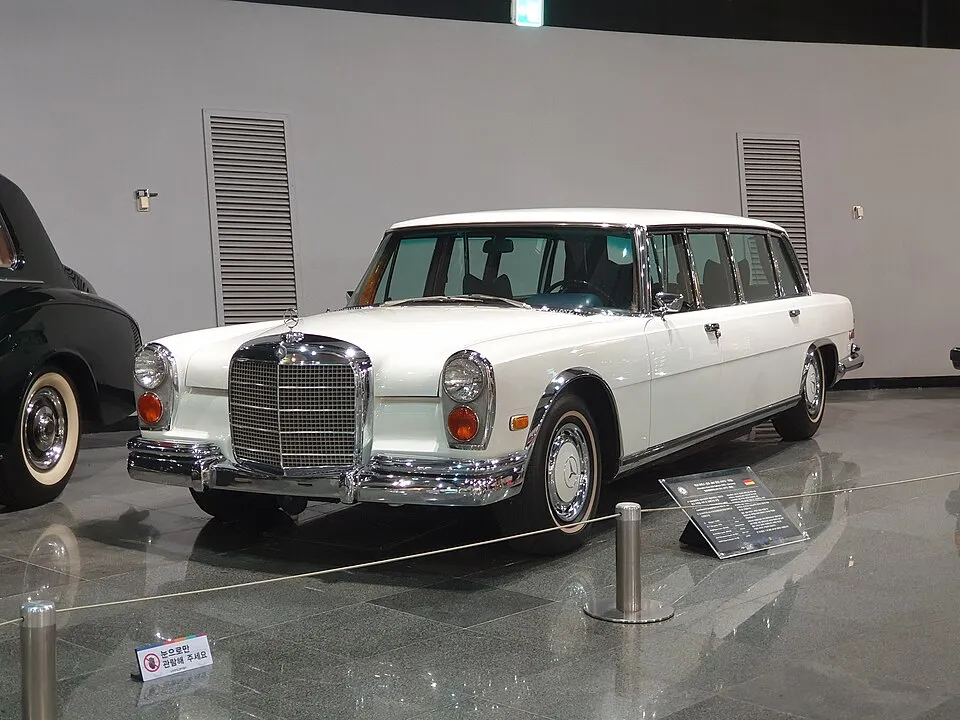 Mercedes-Benz W100 - 2