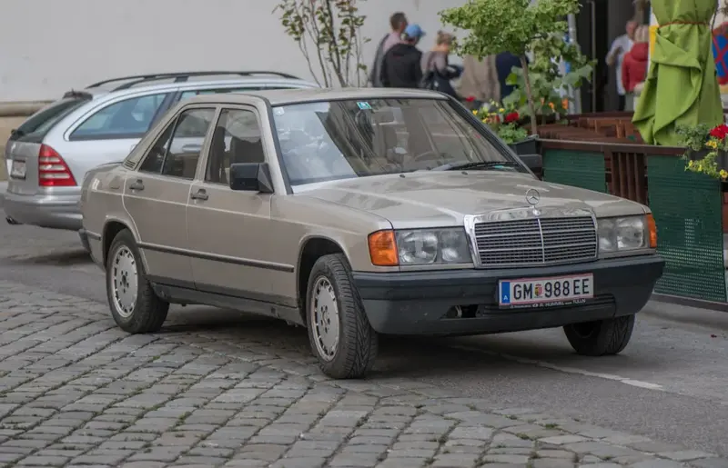 Mercedes-Benz 190 - 2