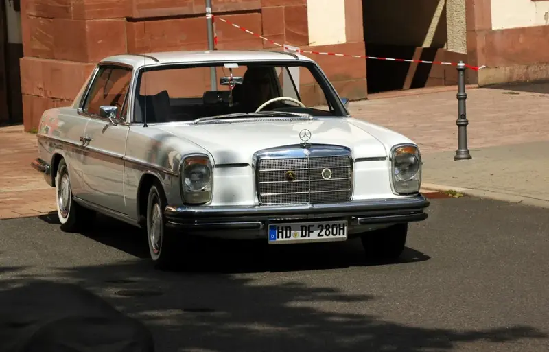 Mercedes-Benz /8 - 4
