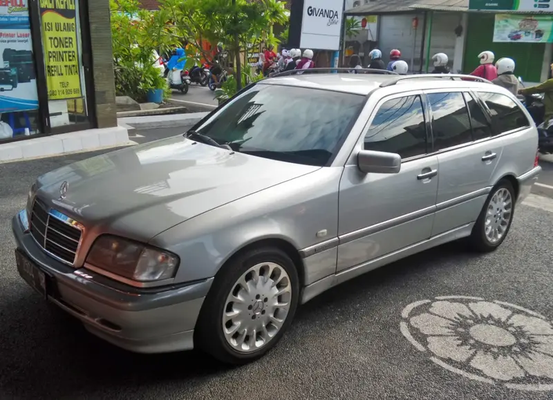 Mercedes-Benz C-Serisi - 3