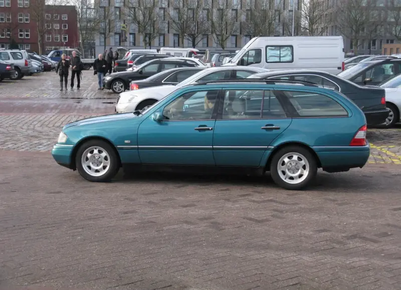 Mercedes-Benz C-Serisi - 3