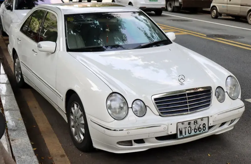 Mercedes-Benz E-Serisi - 3