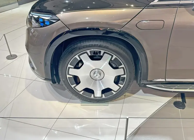 Mercedes-Benz EQS SUV - 3