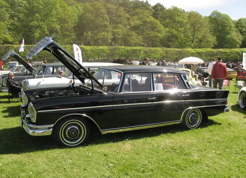 Mercedes-Benz Fintail - 2