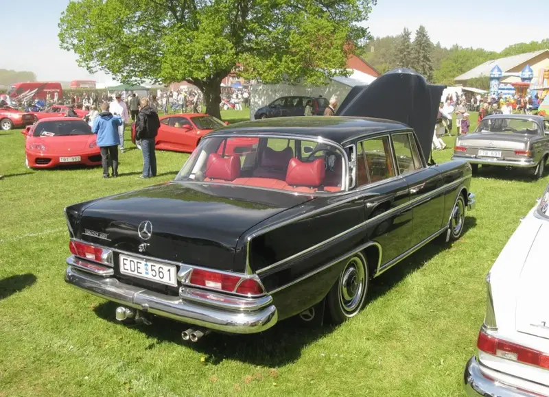 Mercedes-Benz Fintail - 3