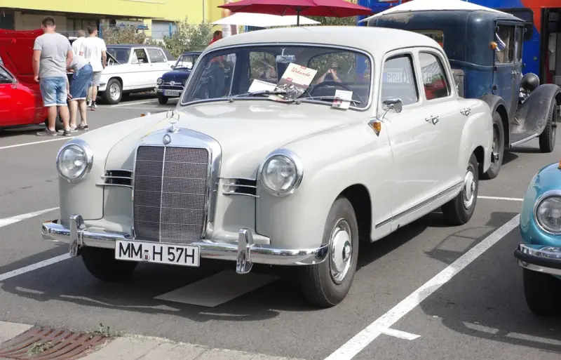 Mercedes-Benz Ponton W120 Sedan