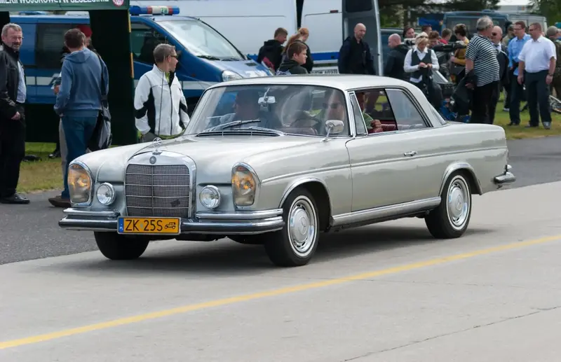 Mercedes-Benz W111 - 2