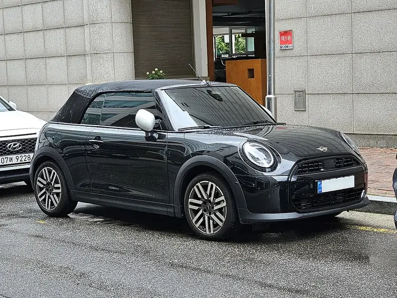 Mini Convertible - 5