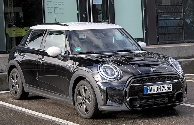Mini Hatch - 4