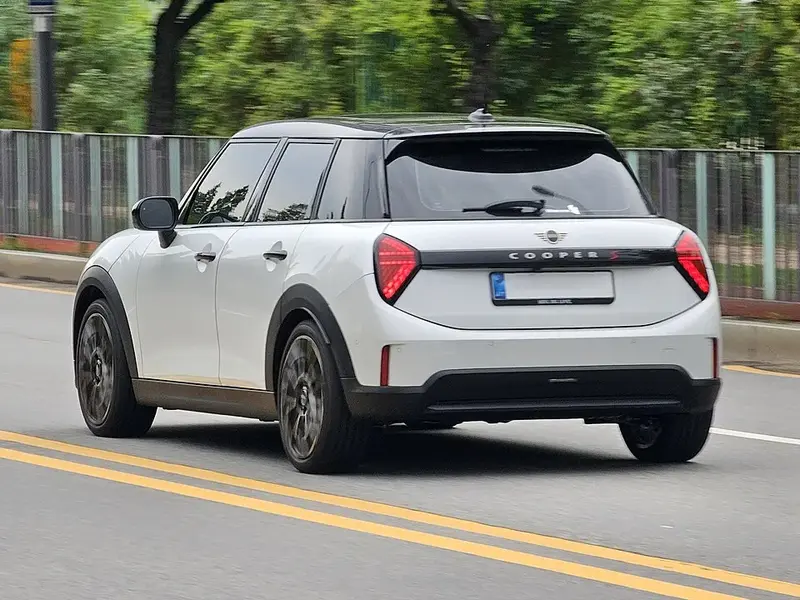 Mini Hatch - 3
