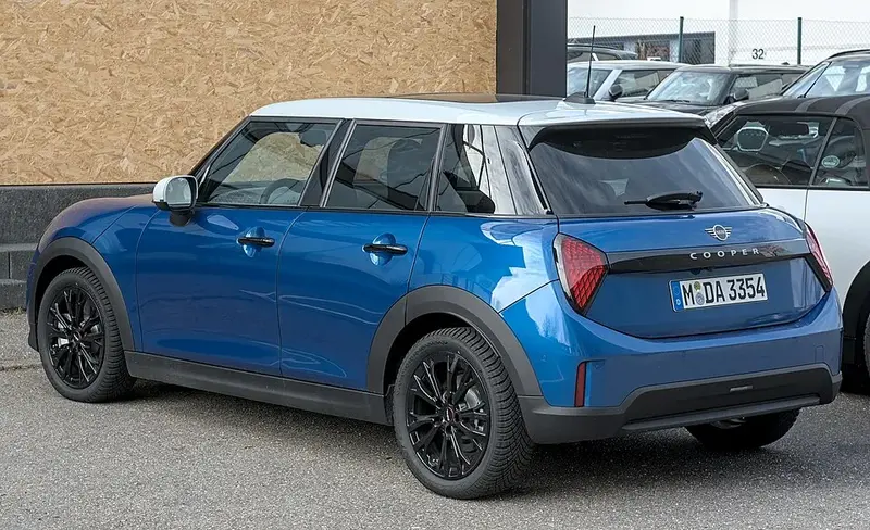 Mini Hatch - 4