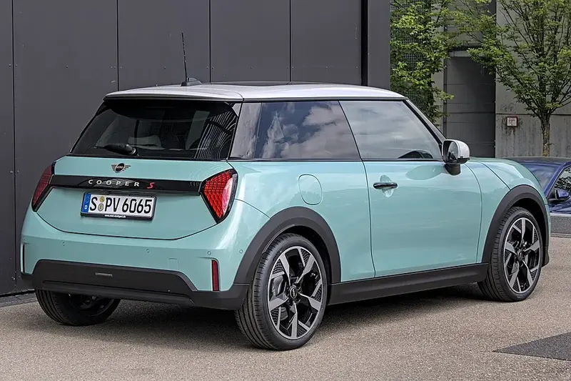 Mini Hatch - 4