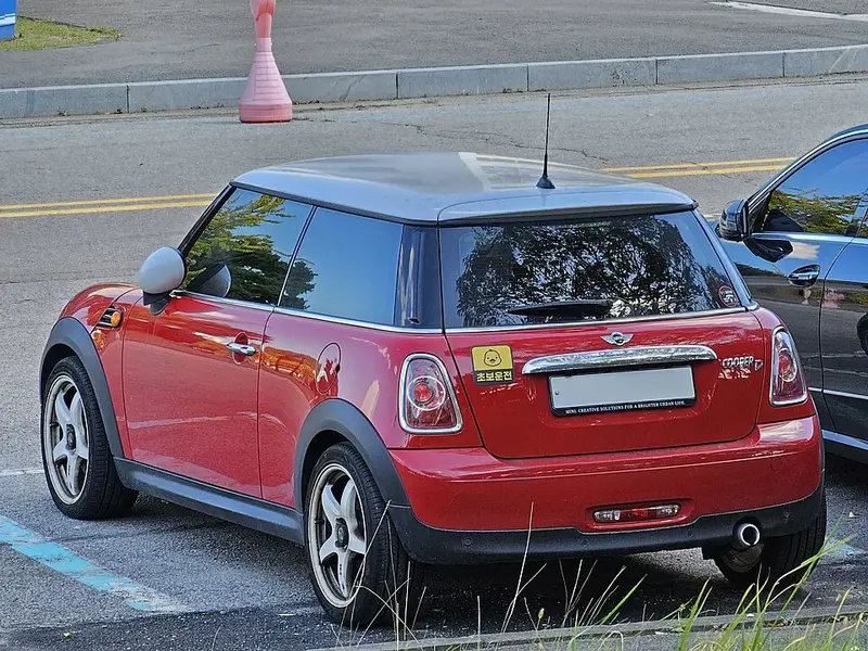 Mini Hatch - 4