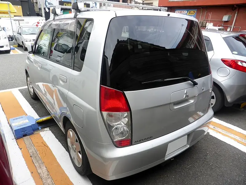 Mitsubishi Mirage - 2