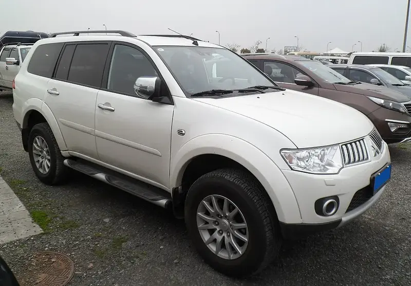 Mitsubishi Pajero Sport - 4