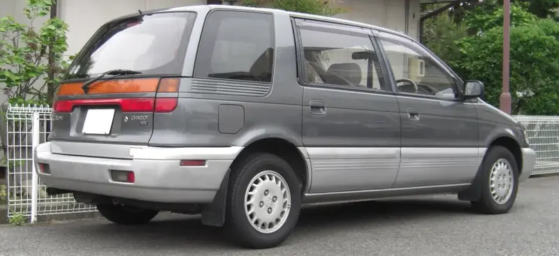 Mitsubishi Chariot - 2
