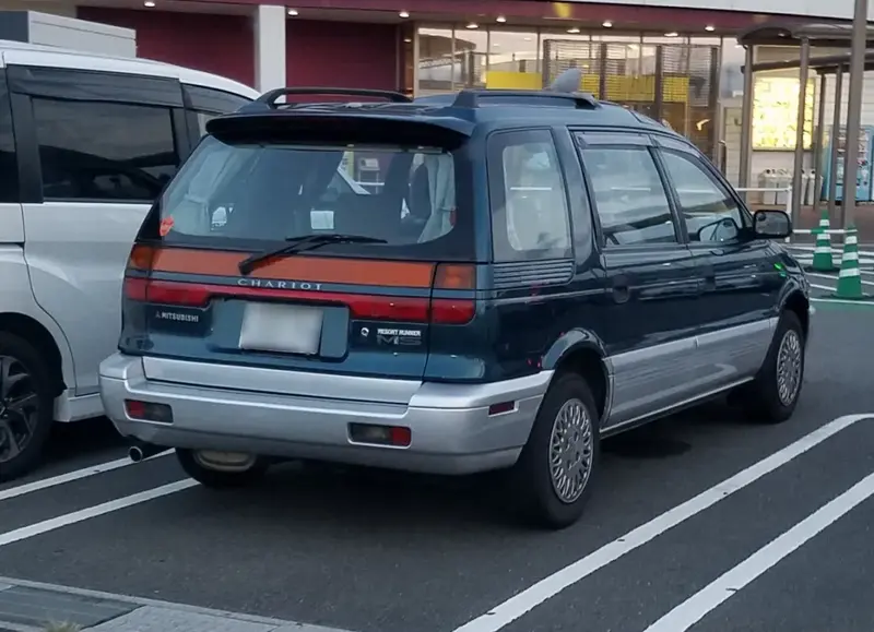 Mitsubishi Chariot - 4