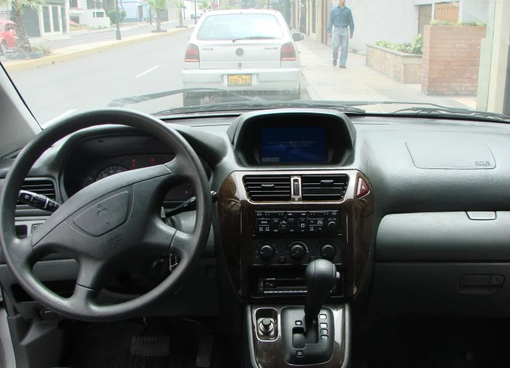 Mitsubishi Chariot Chariot Grandis (N11)