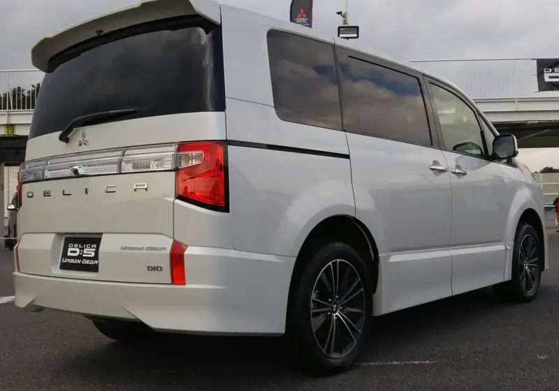 Mitsubishi Delica - 2