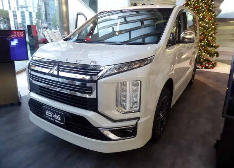 Mitsubishi Delica - 3