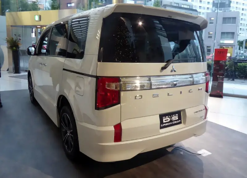 Mitsubishi Delica - 4