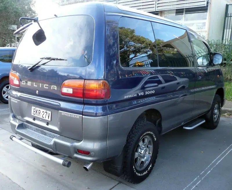 Mitsubishi Delica - 3