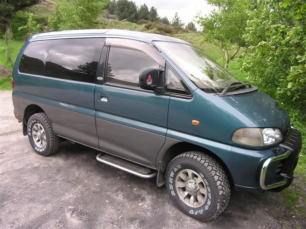 Mitsubishi Delica Delica (L400)