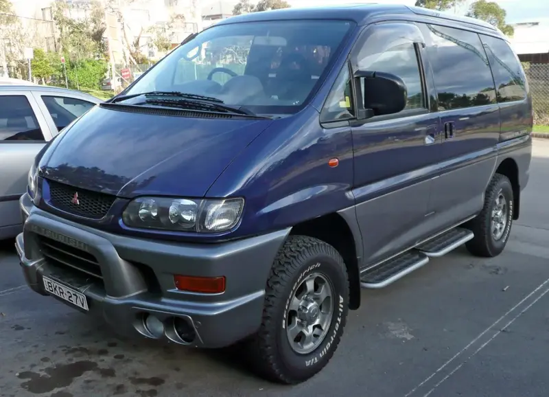 Mitsubishi Delica - 2