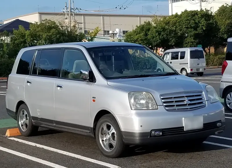 Mitsubishi Dion - 4