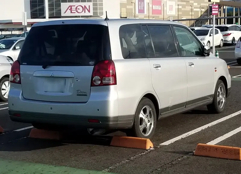 Mitsubishi Dion - 5