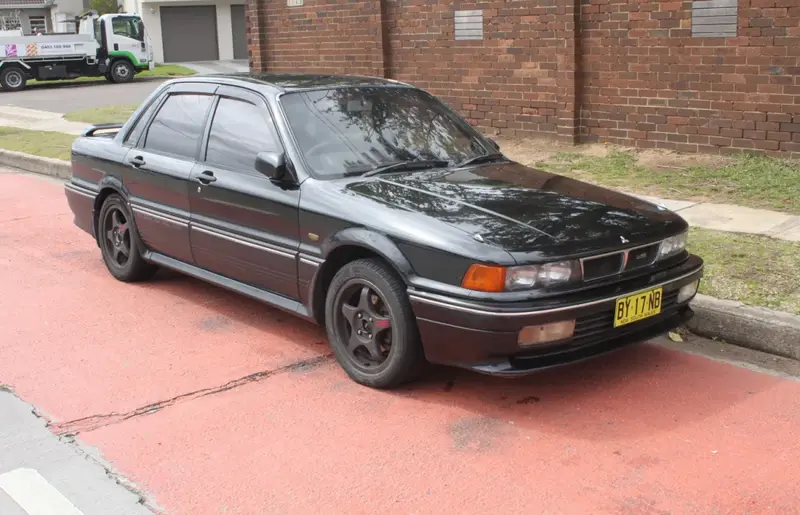 Mitsubishi Galant - 3