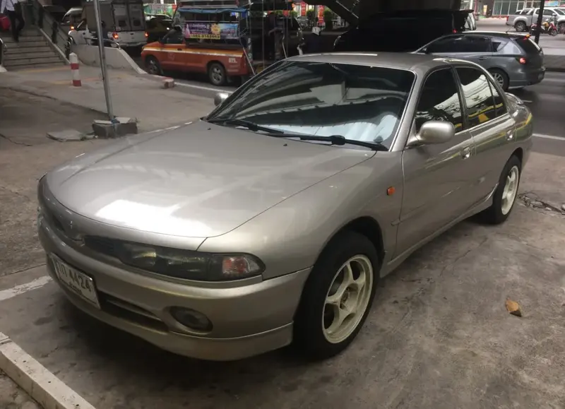 Mitsubishi Galant - 3