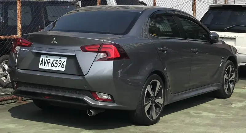 Mitsubishi Lancer - 2