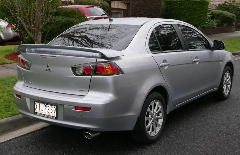 Mitsubishi Lancer - 2