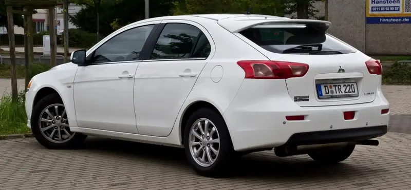 Mitsubishi Lancer - 2